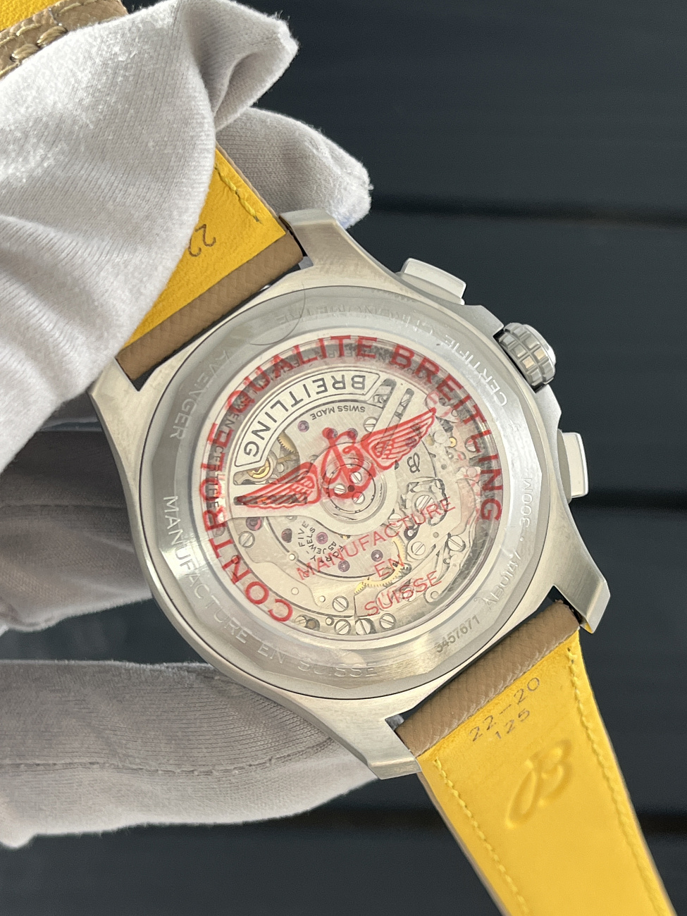 Часы Breitling  Avenger B01 Chronograph 44Mm  AB0147101A1X1