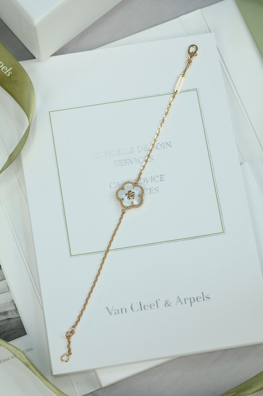 Украшение Van Cleef & Arpels  Браслет Lucky Spring, Plum Blossom  VCARP9V900 