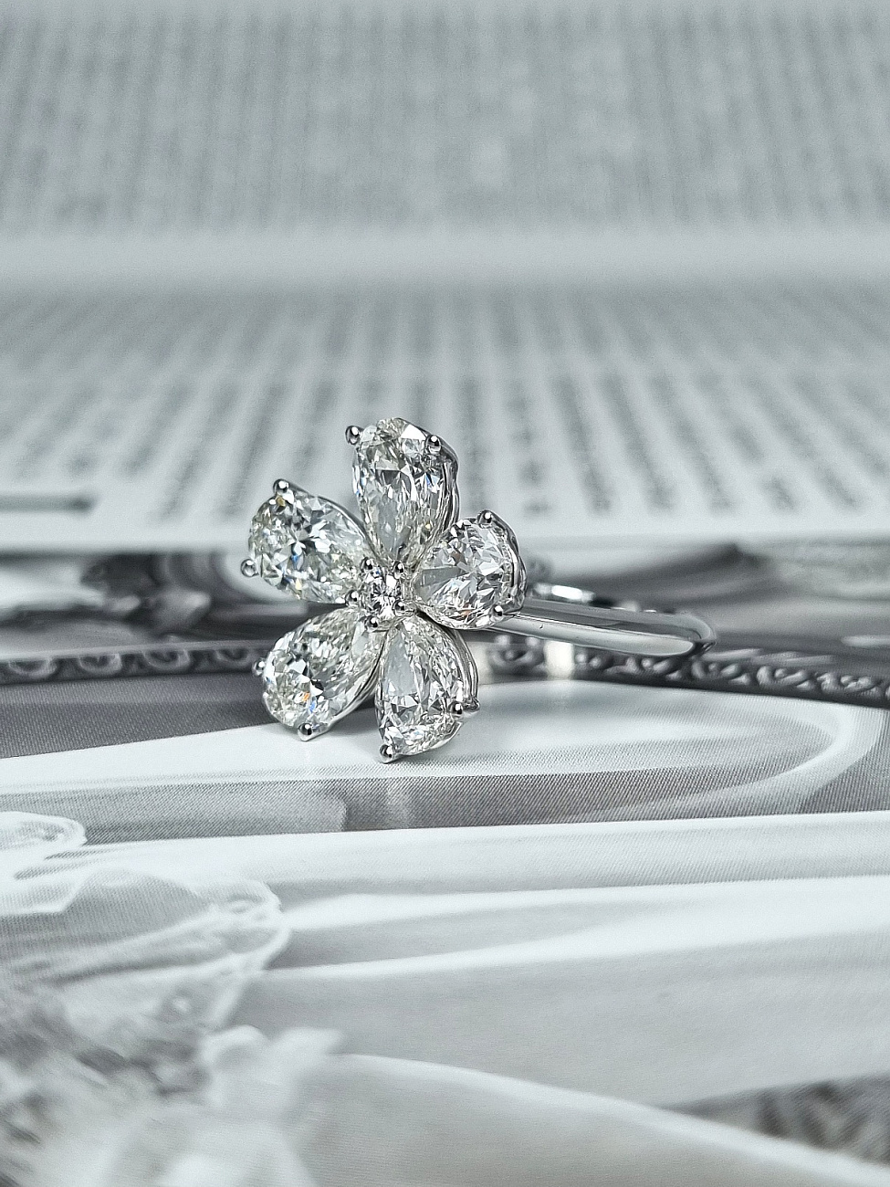 Украшение NO NAME  Кольцо c бриллиантами 3,53 ct. G/VS1   