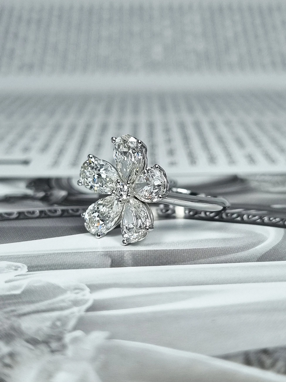 Украшение GIA  Кольцо c бриллиантами 3,53 ct. G/VS1   
