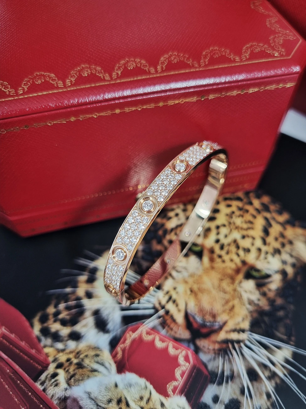 Украшение Cartier  Love Bracelet, Classic Model, Paved, 10 Diamonds  CRN6727217 