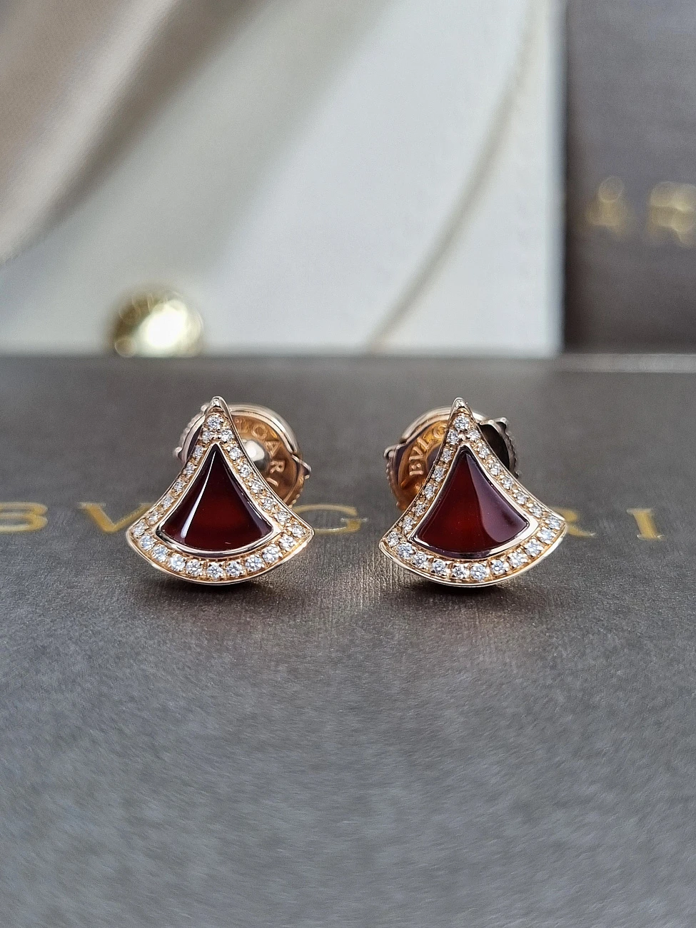Украшение Bvlgari  Divas’ Dream Earrings 360092  360092 