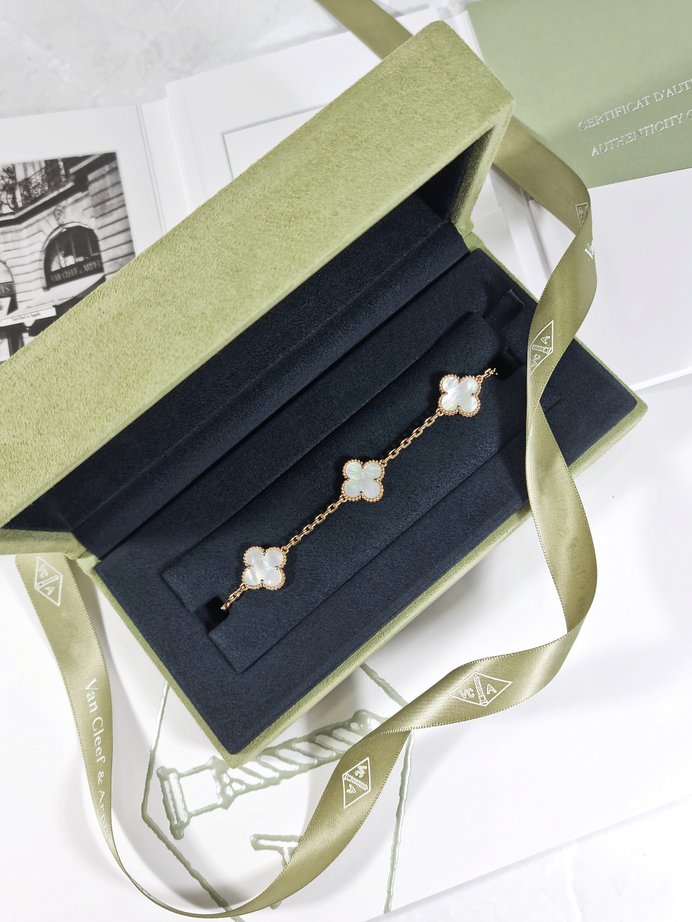 Украшение Van Cleef & Arpels  Vintage Alhambra Bracelet, 5 Motifs  VCARA41800 