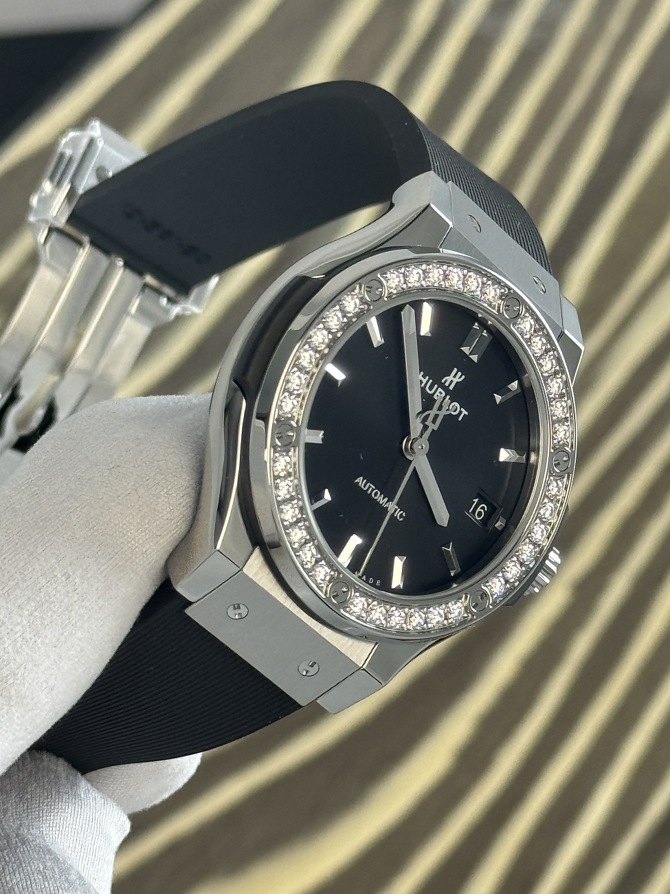 Часы Hublot  Classic Fusion Titanium Diamonds 38 Mm  565.nx.1470.rx.1204