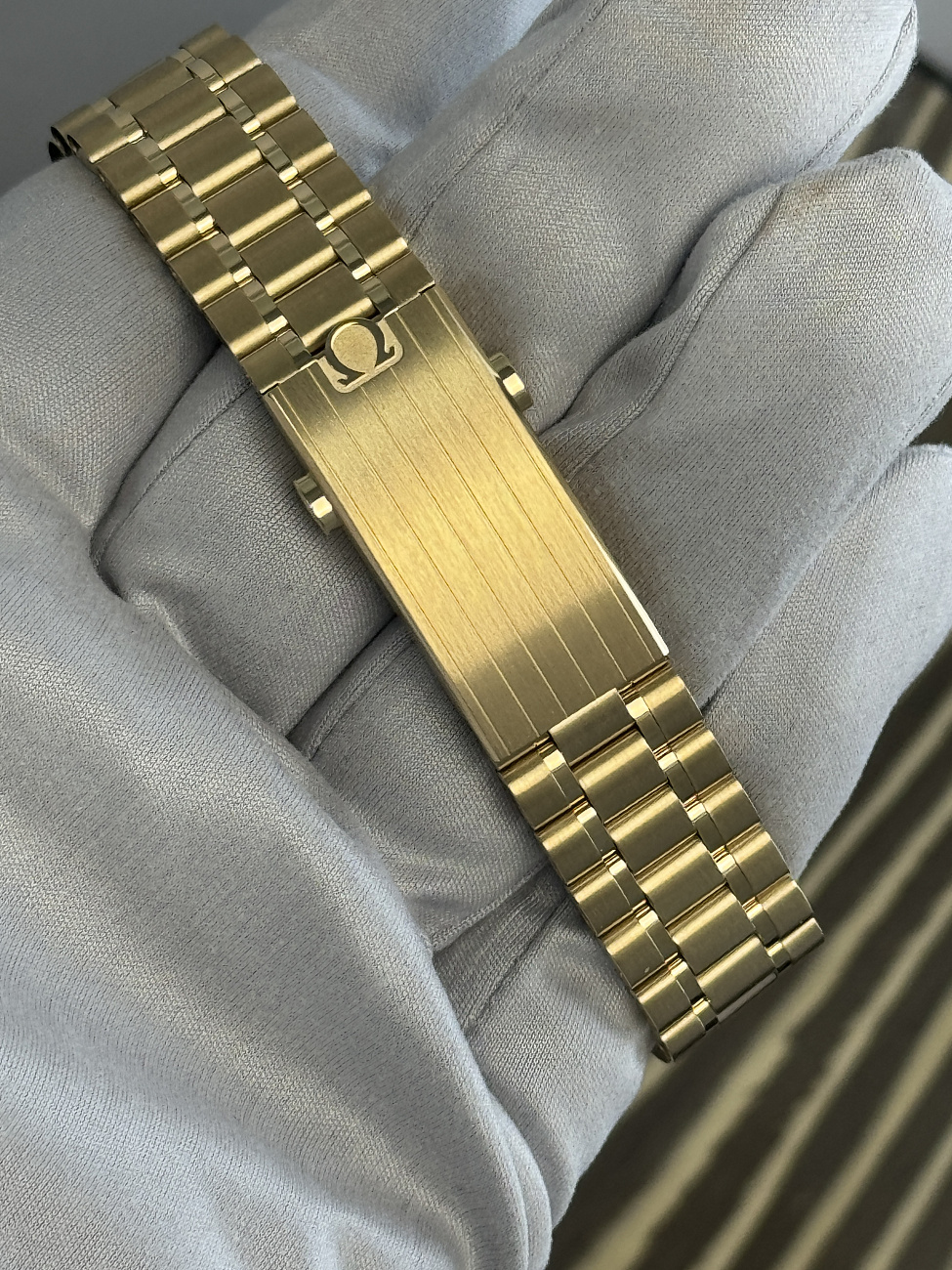 Часы Omega  Speedmaster Moonwatch Professional 42Mm Moonshine™  310.60.42.50.10.001