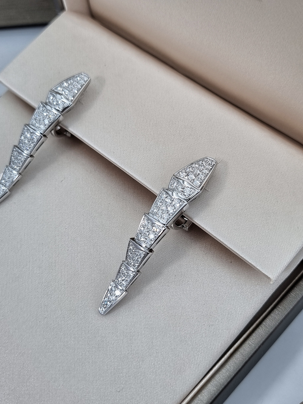 Украшение Bvlgari  Serpenti Viper Earrings 348320  348320 