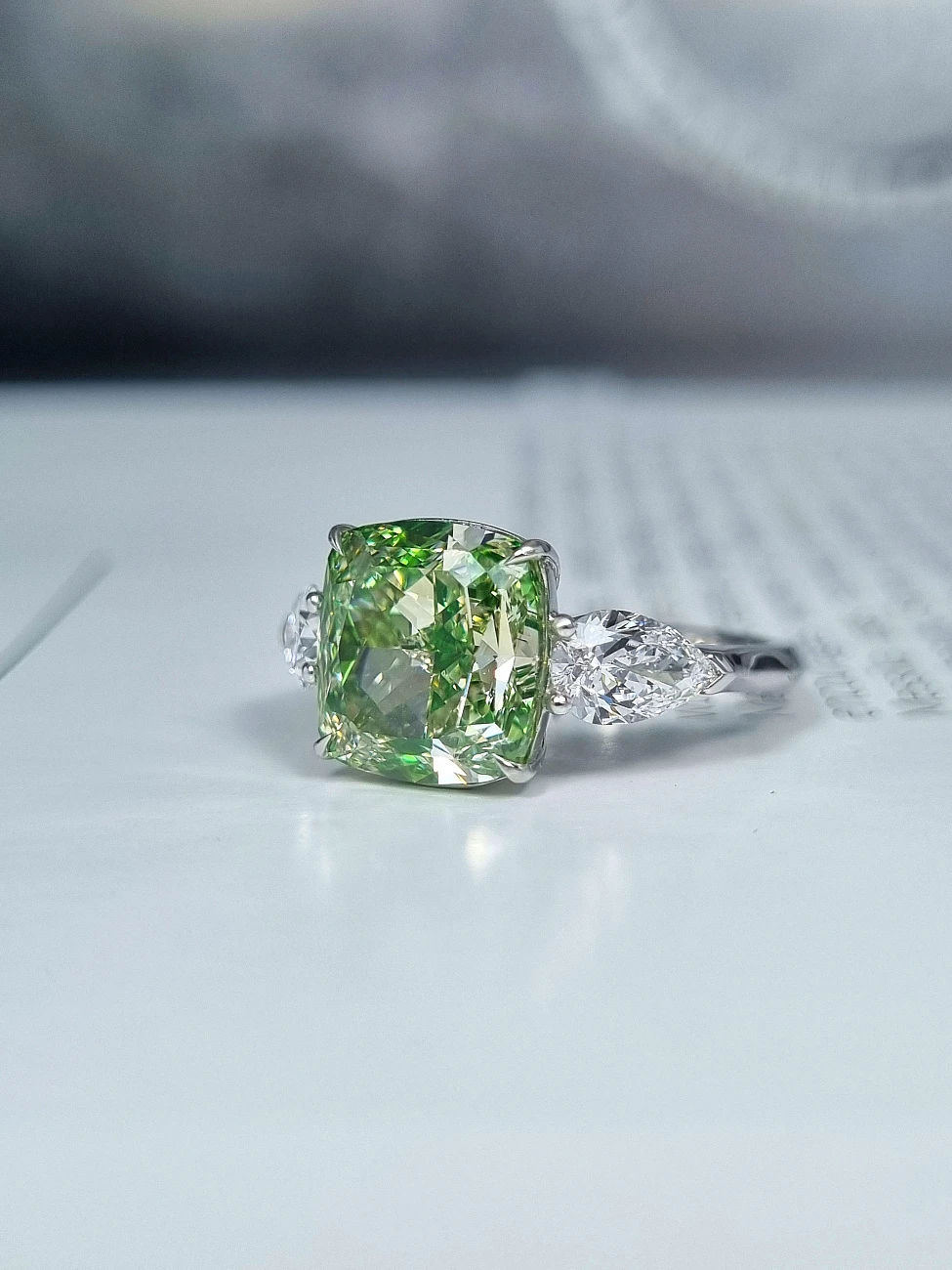 Украшение GIA  Кольцо с бриллиантом 6,01 ct. Fancy Brownish Greenish Yellow/VVS2   