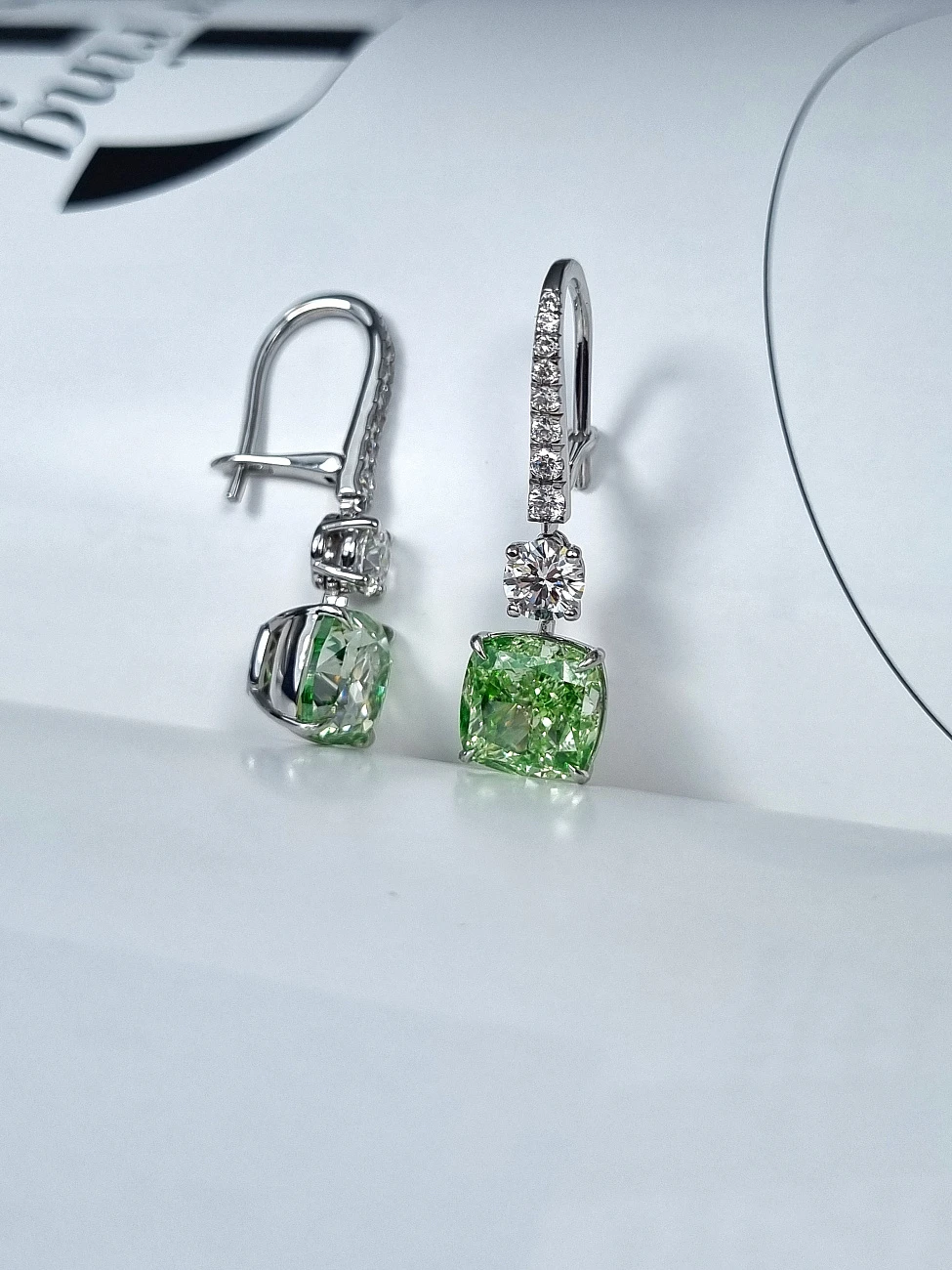 Украшение GIA  Серьги 3,01/3,02 ct. Light Greenish Yellow/VVS2-Si1   