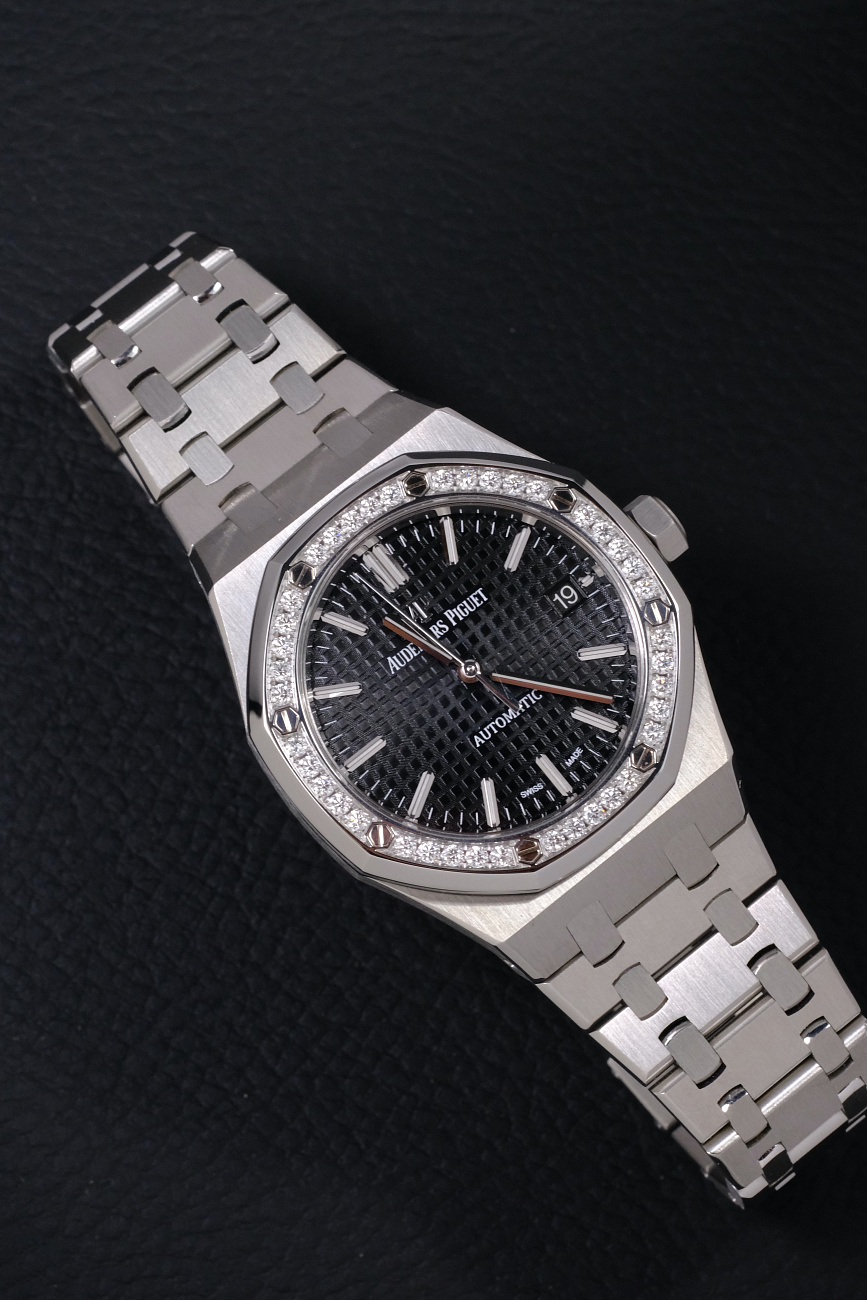 Часы Audemars Piguet  Royal Oak 37Mm Diamonds Black Dial  15451ST.ZZ.1256ST.01