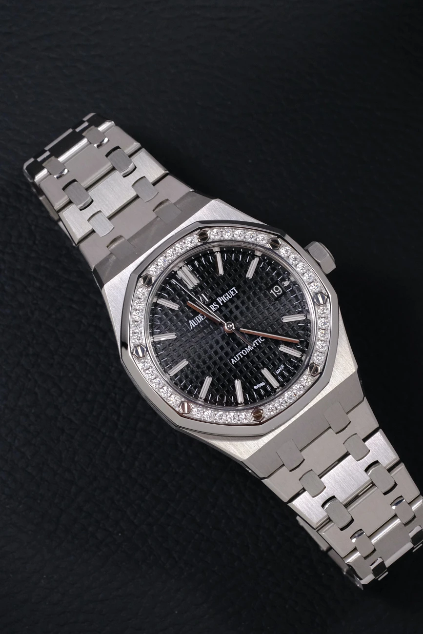 Часы Audemars Piguet  Royal Oak 37 mm Diamonds Black Dial  15451ST.ZZ.1256ST.01
