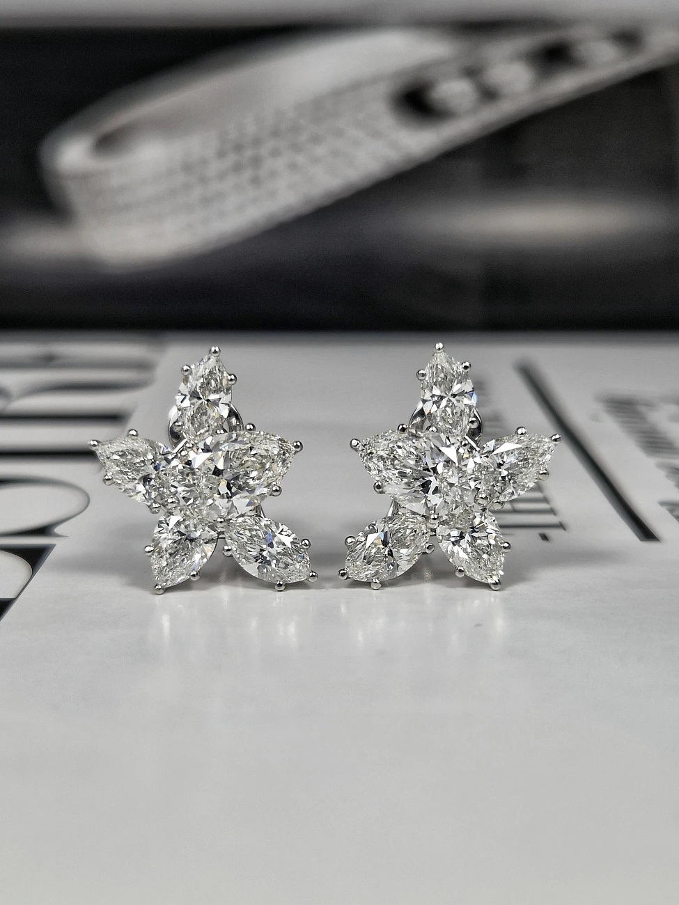 Украшение GIA  Cluster Diamond Earrings 5,05 ct. G/VS1   