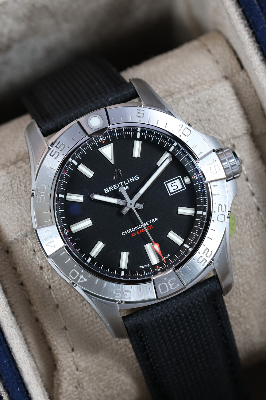 Часы Breitling  Avenger Automatic 42 Black  A17328101B1X1