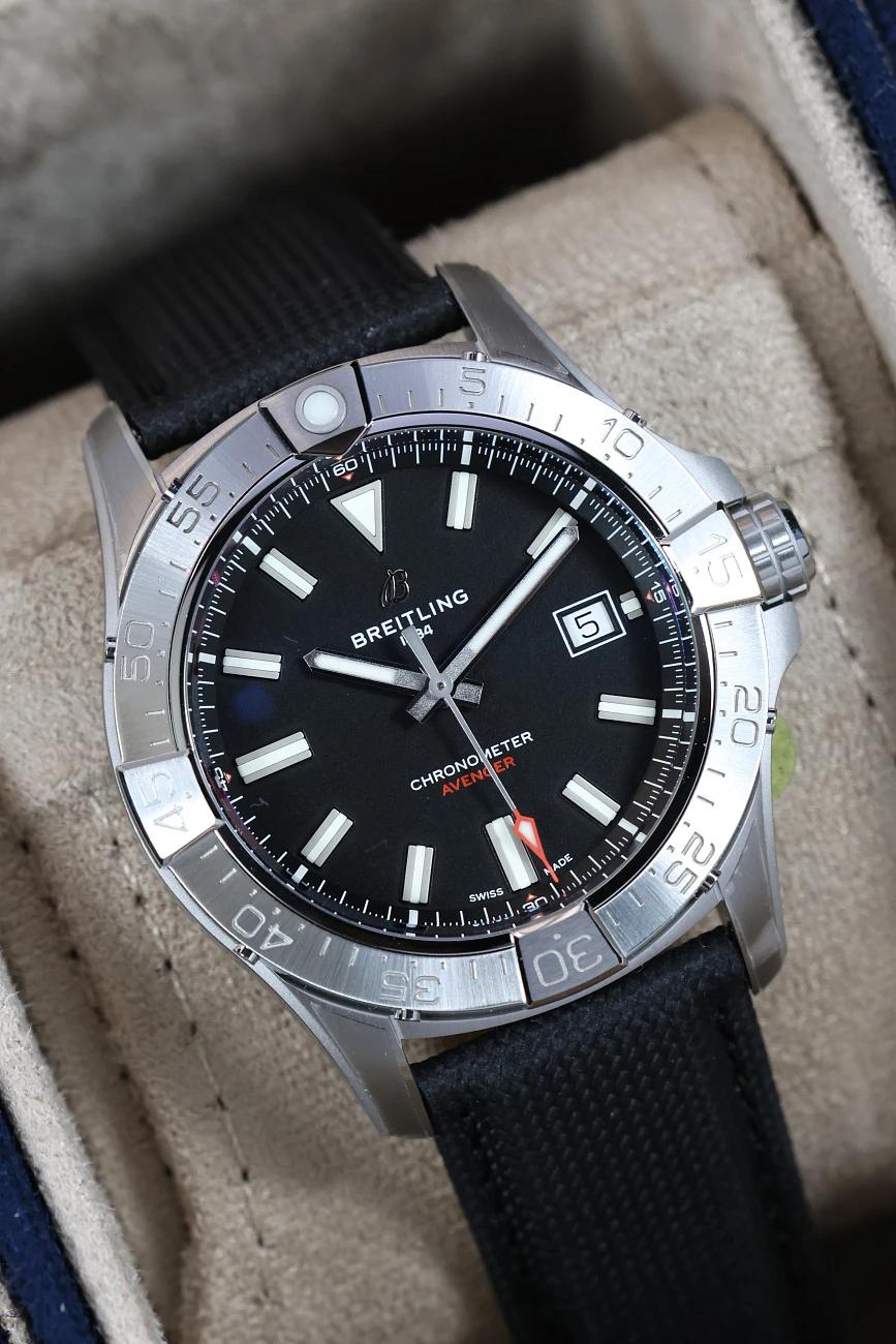 Часы Breitling  Avenger Automatic 42 Black  A17328101B1X1