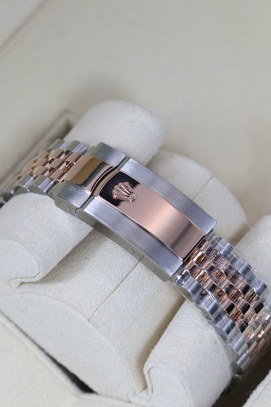 Часы Rolex  Oyster Perpetual Datejust 36 Mm MOP Dial Everose Rolesor  126281RBR