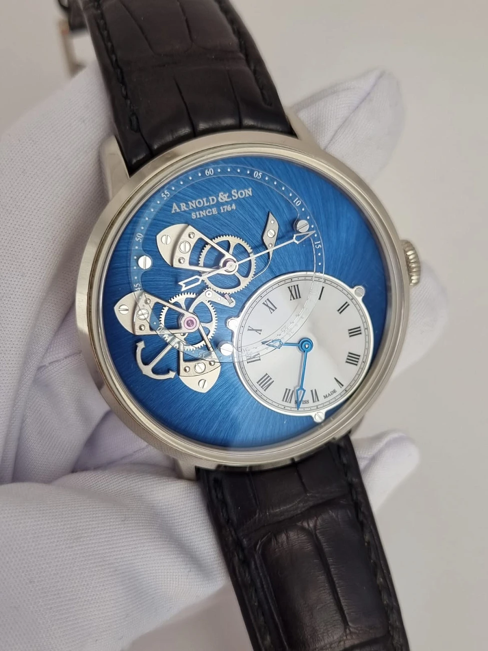 Часы Arnold &amp; Son  Instrument Collection Dstb 1Ataw.l04A.c121W  1ATAW.L04A.C121W