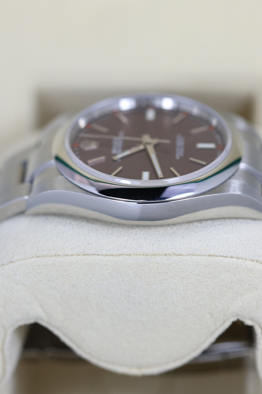 Часы Rolex  Oyster Perpetual 39Mm  114300