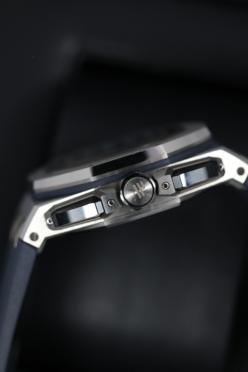 Часы Audemars Piguet  Royal Oak Offshore Selfwinding Chronograph Titanium 43 mm  26420TI.OO.A027CA.01