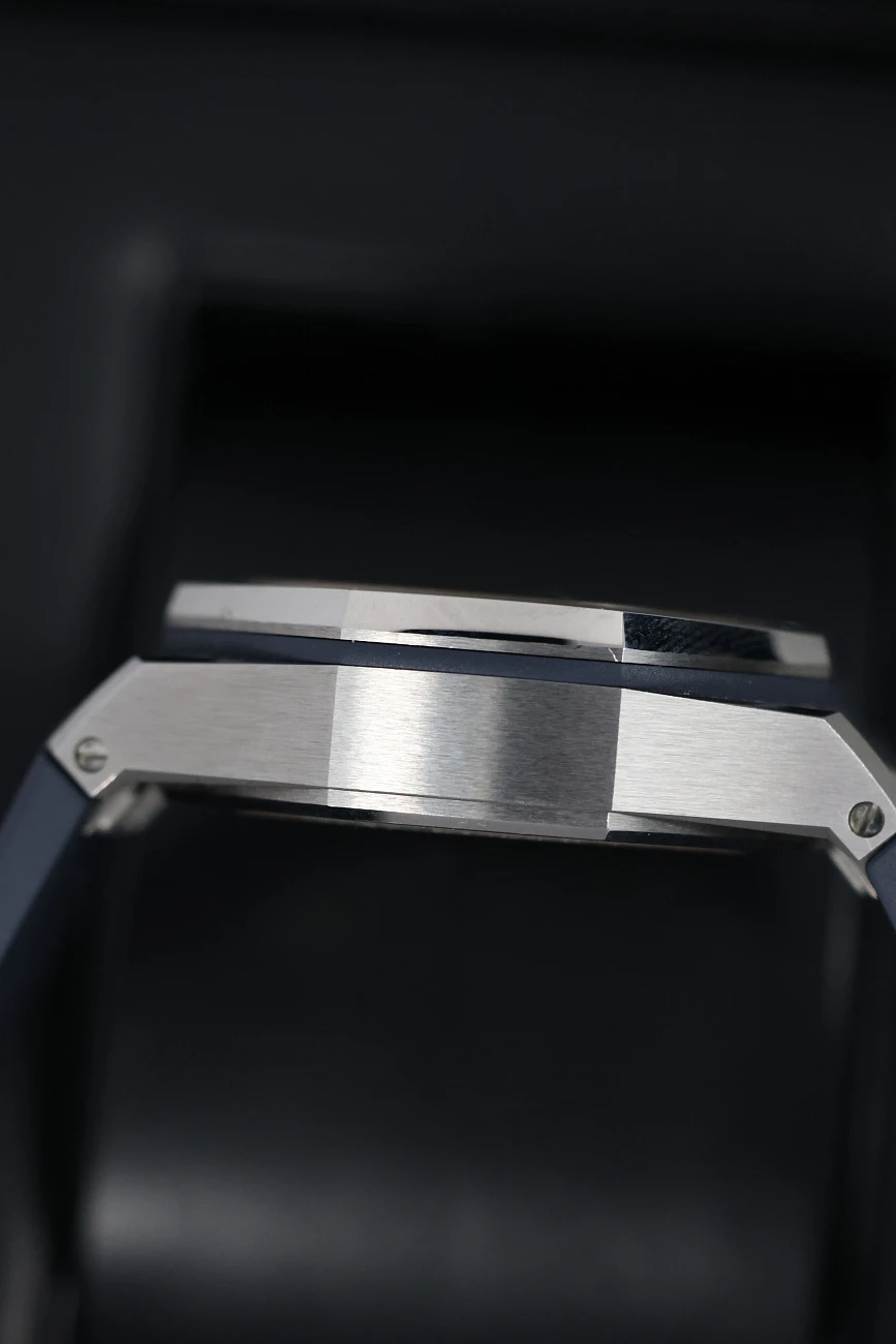 Часы Audemars Piguet  Royal Oak Offshore Selfwinding Chronograph Titanium 43 mm  26420TI.OO.A027CA.01