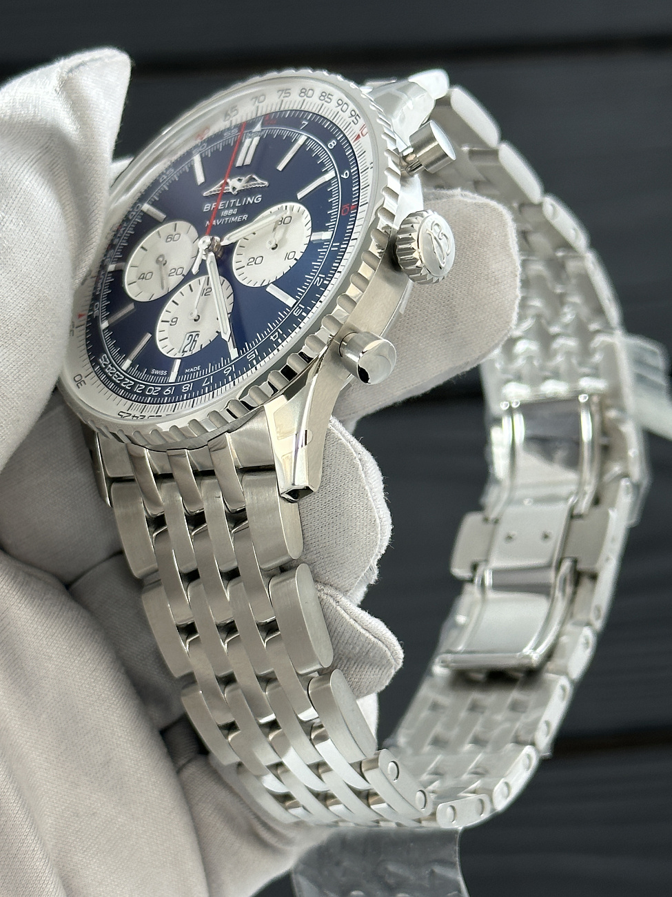 Часы Breitling  Navitimer B01 Chronograph 46  AB0137211C1A1