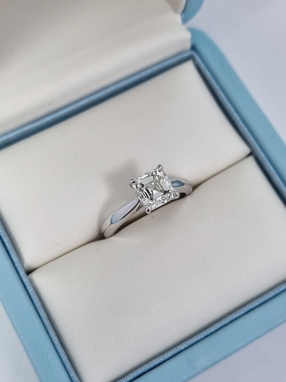 Украшение GIA  Кольцо С Бриллиантом 1,76 Ct. J/Internally Flawless   