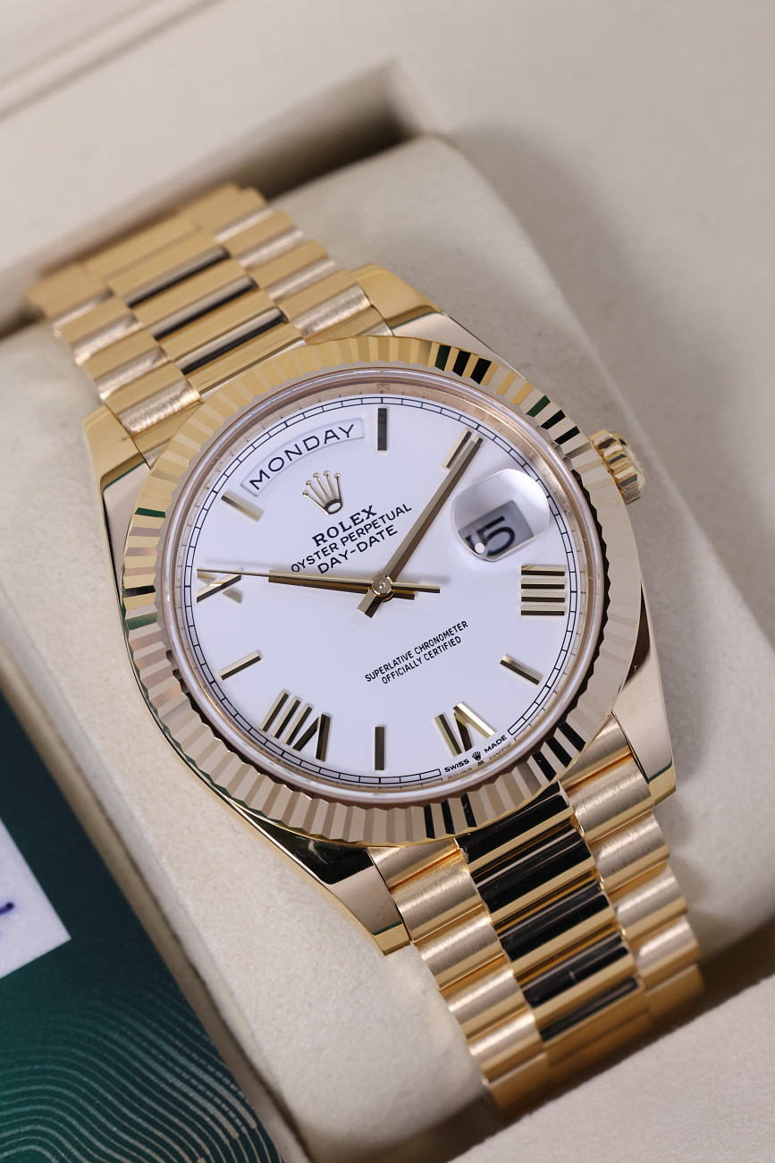 Часы Rolex  Day-Date 40 Yellow Gold White Dial  228238