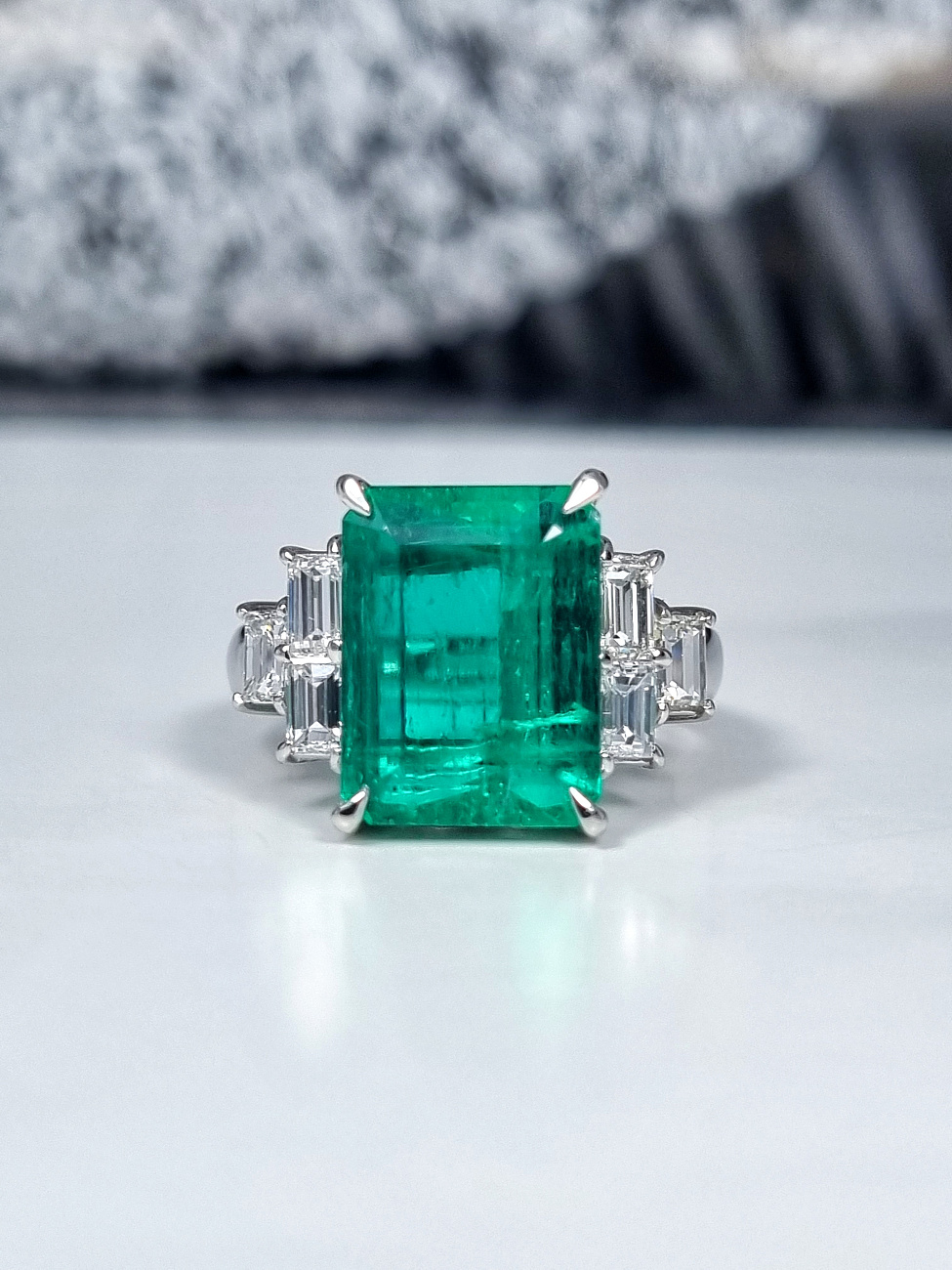 Украшение GRS GemResearch Swisslab  Кольцо с изумрудом 4,87 ct. Vivid Green (Colombia)   
