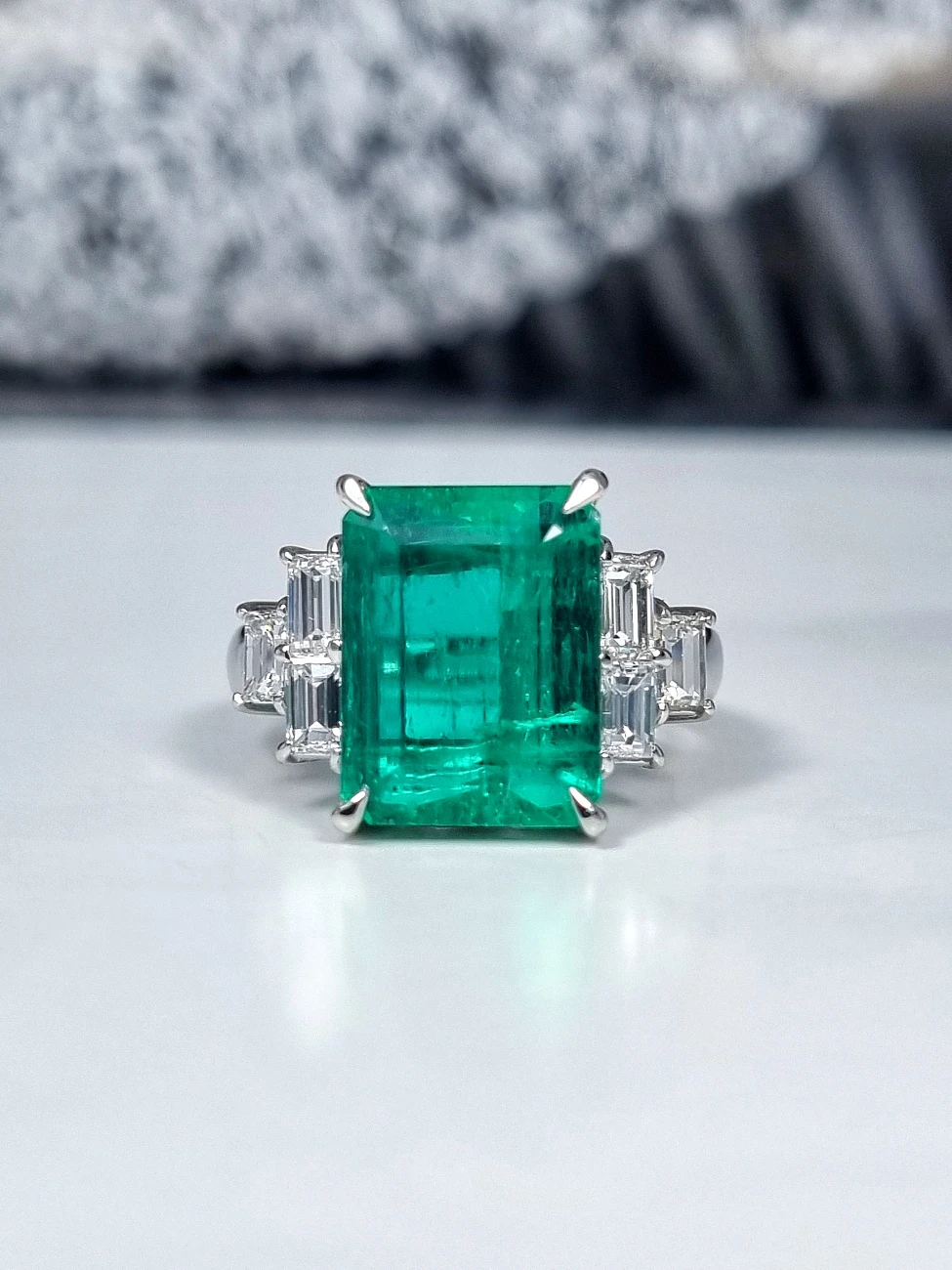 Украшение GRS GemResearch Swisslab  Кольцо с изумрудом 4,87 ct. Vivid Green (Colombia)   