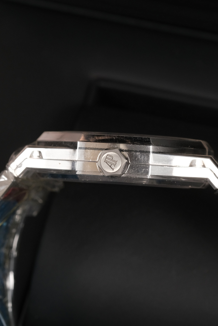 Часы Audemars Piguet  Royal Oak Selfwinding Blue 41 Mm  15500ST.OO.1220ST.01