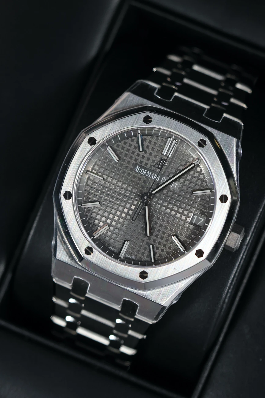 Часы Audemars Piguet  Royal Oak 41Mm Grey Dial  15500ST.OO.1220ST.02
