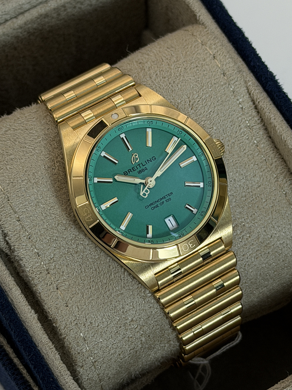 Часы Breitling  Chronomat Automatic 36 Victoria Beckham  K103801A1L1K1