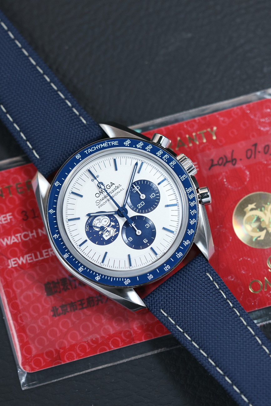Часы Omega  Speedmaster Snoopy  310.32.42.50.02.001