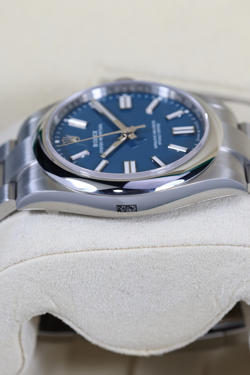 Часы Rolex  Oyster Perpetual 41 Mm Med Blue Dial  134300