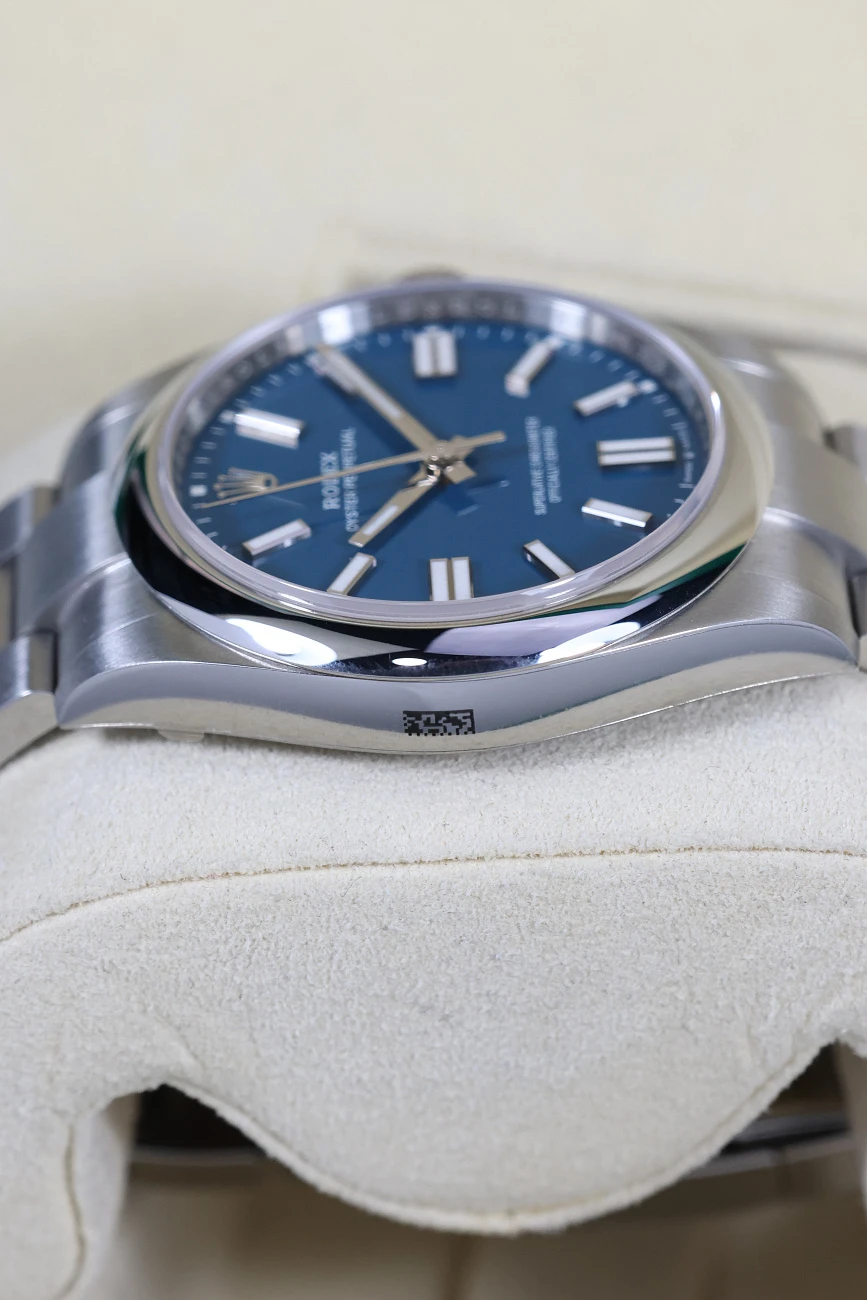 Часы Rolex  Oyster Perpetual 41 Mm Med Blue Dial  134300