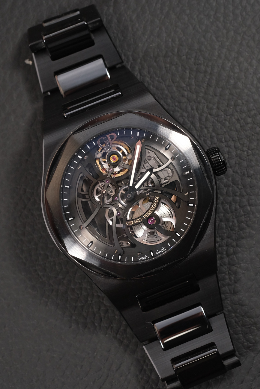 Часы Girard-Perregaux  Laureato Skeleton Ceramic  81015-32-001-32A
