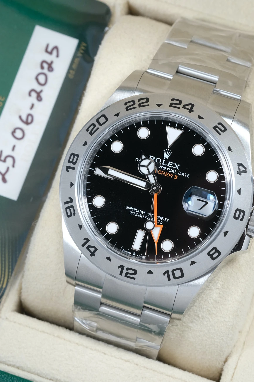 Часы Rolex  Explorer Ii Oyster Perpetual 42 Mm Black Dial  m226570-0002