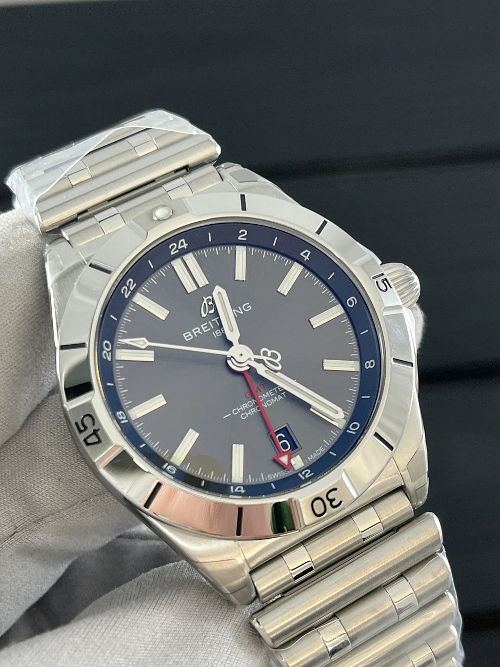 Часы Breitling  Chronomat Automatic Gmt 40Mm  A32398101M1A1