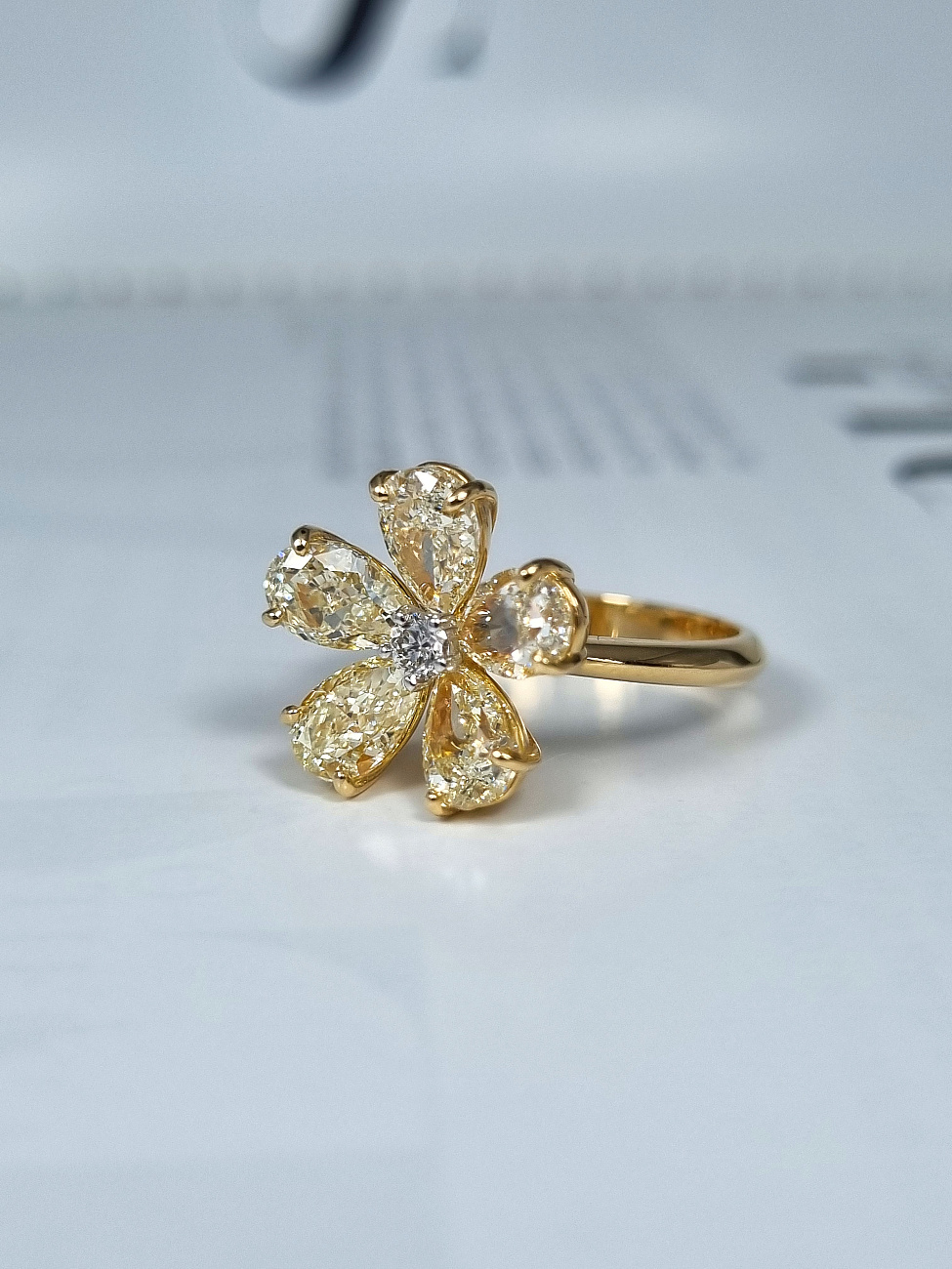 Украшение No Name  Кольцо с бриллиантами 3,57 ct.   