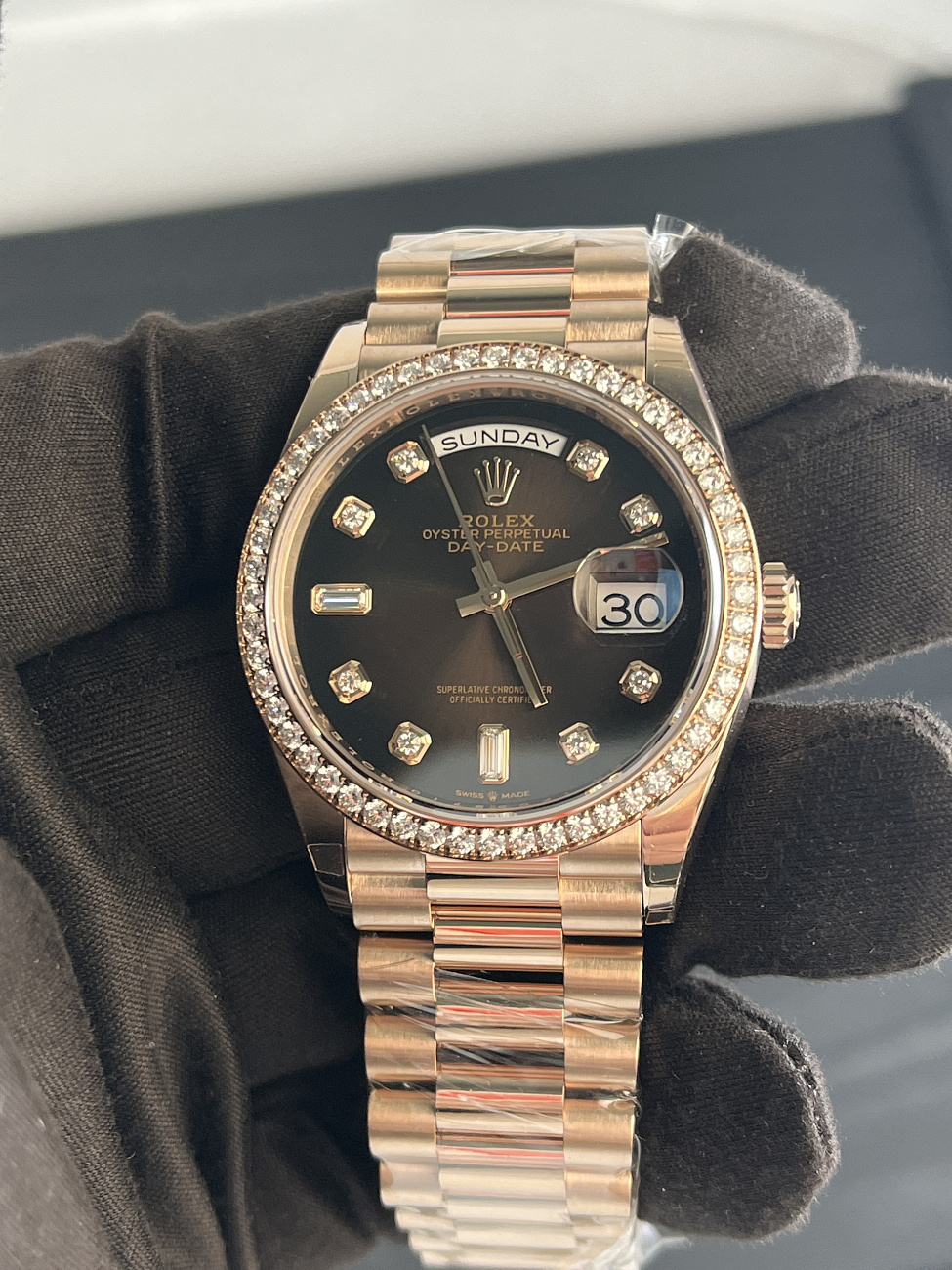 Часы Rolex  Day-Date 36 Mm Everose Gold Chocolate Dial Diamond Bezel  128345RBR