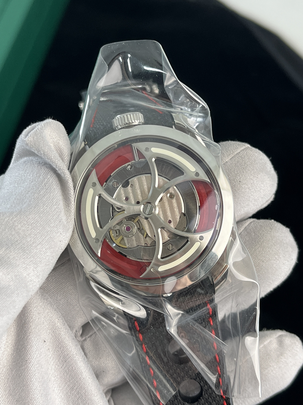 Часы MB&F  M.a.d.1 Red  M.A.D.1 RED