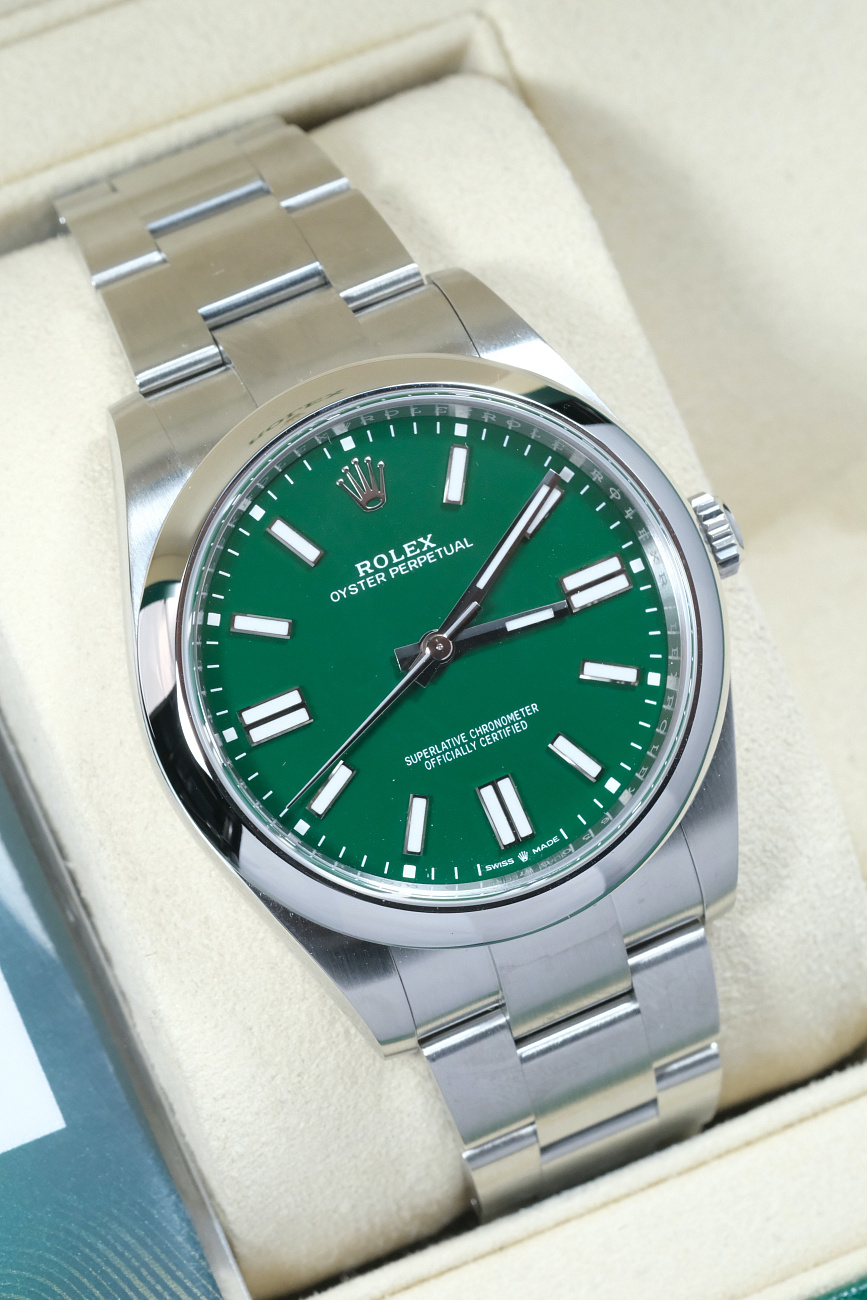 Часы Rolex  Oyster Perpetual 41 Mm Green Dial  124300