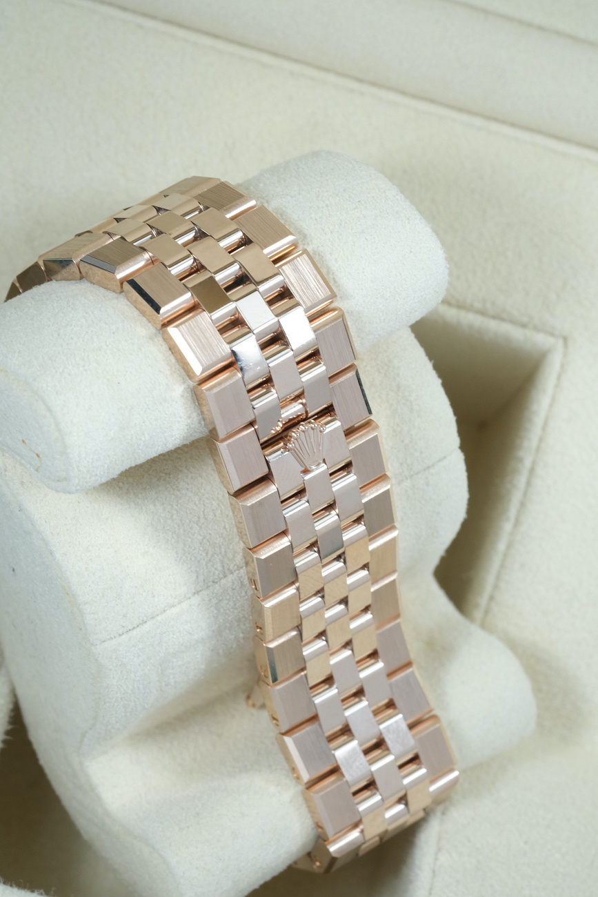 Часы Rolex  Land Dweller Rose Gold 40  127334