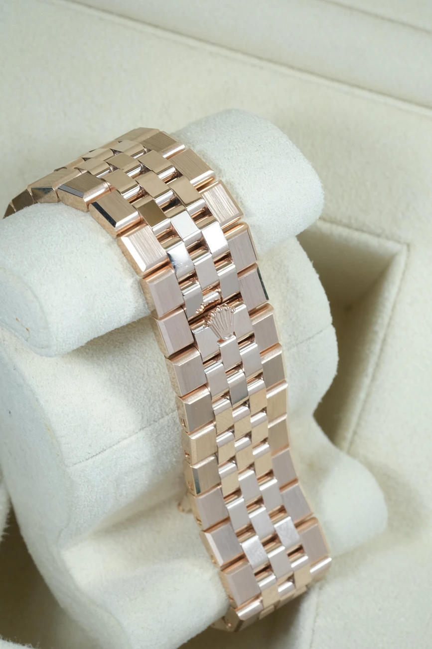 Часы Rolex  Land Dweller Rose Gold 40  127334