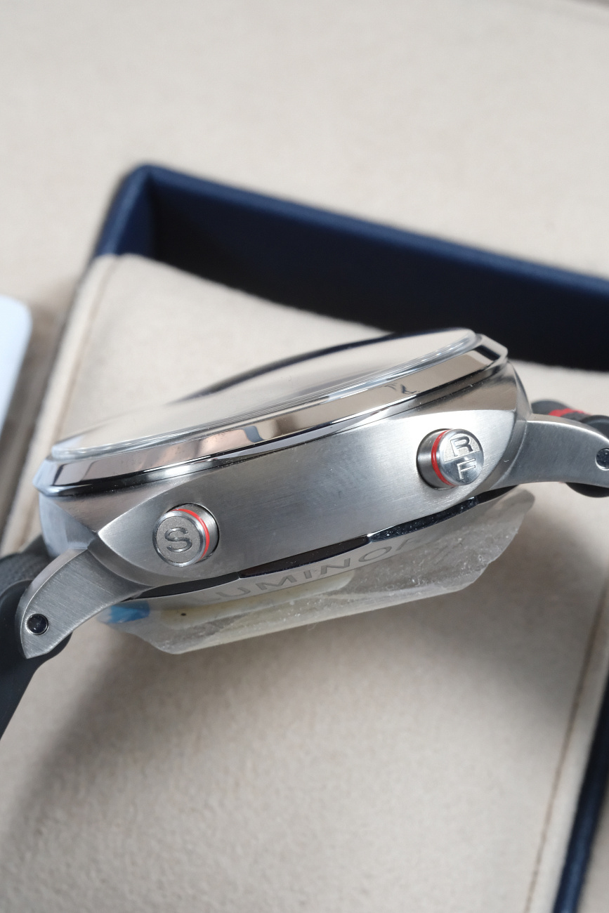 Часы Panerai  Luminor Chrono Luna Rossa Titanio  PAM01654