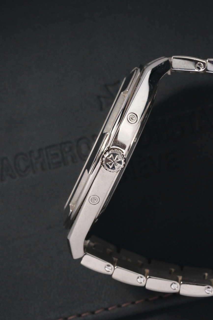 Часы Vacheron Constantin  Overseas Ultra-Thin Perpetual Calendar 41.5Mm  4300v/120g-b102