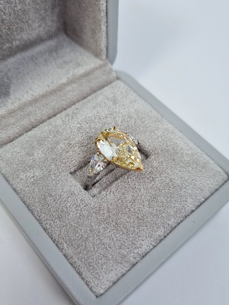 Украшение GIA  Кольцо С Бриллиантом 5,00 Ct. Ly/Vs2   