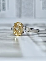 Украшение GIA  Кольцо с бриллиантом 2,68 ct. Fancy Light Yellow/VS1   