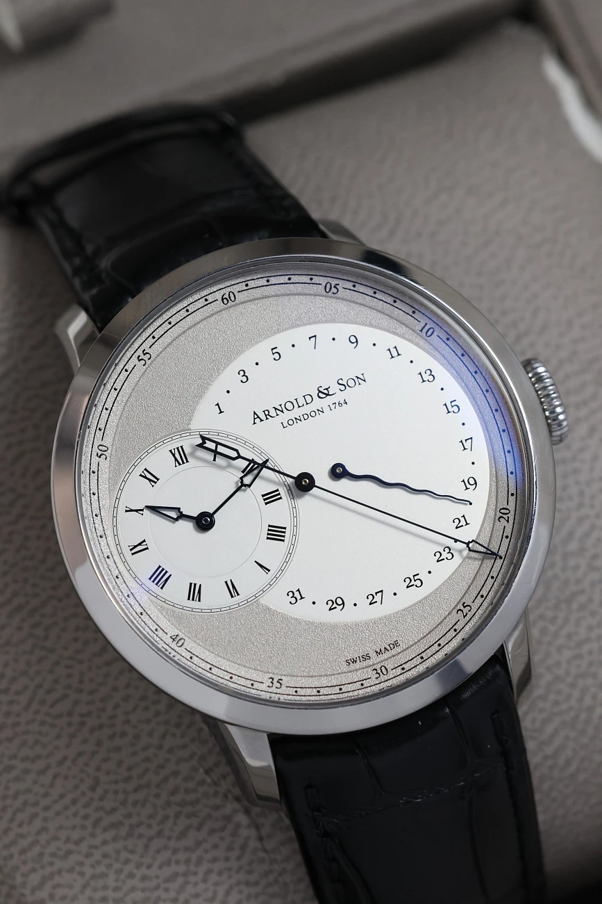 Часы Arnold &amp; Son  Instrument Collection Tbr  1ARASSO1A