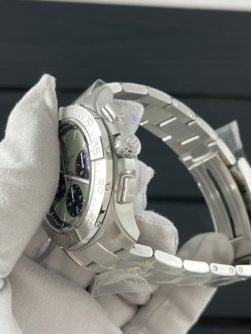 Часы Breitling  Avenger B01 Chronograph 44  AB0147101L1A1