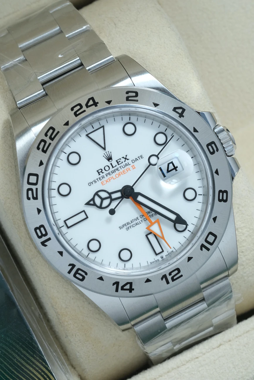 Часы Rolex  Explorer Ii Oyster Perpetual 42 Mm White Dial  m226570-0001