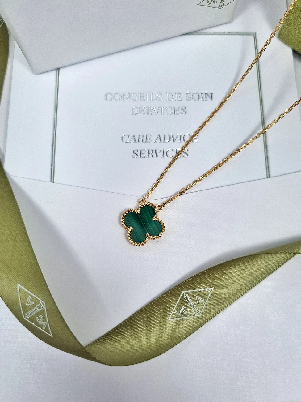 Украшение Van Cleef &amp; Arpels  Vintage Alhambra Pendant Malachite  VCARO9VA00 